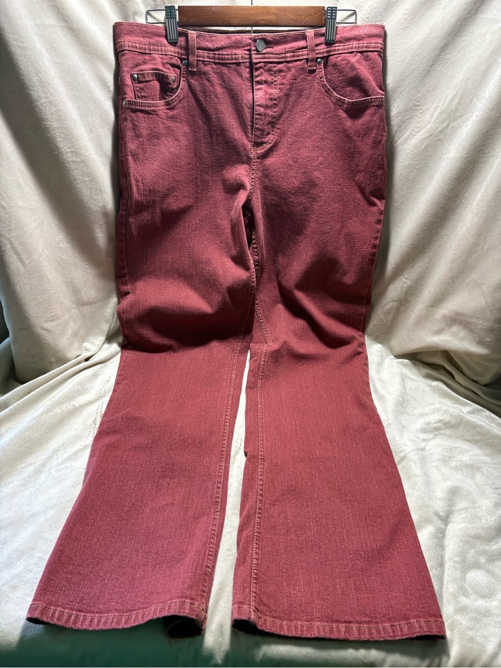 d&co. Burgundy Bootcut Stretch Jeans Women’s Size 14 Wine Red Denim Pants